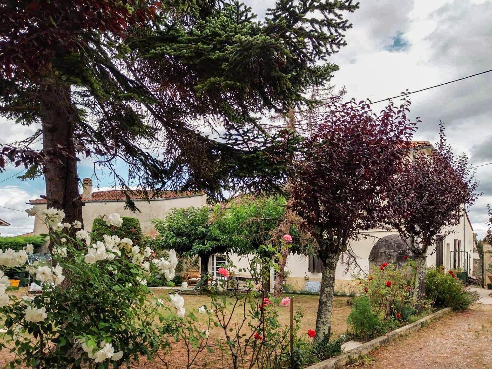 Petit Est - Eco In Large Private Garden Near Saint-emilion Holiday home *