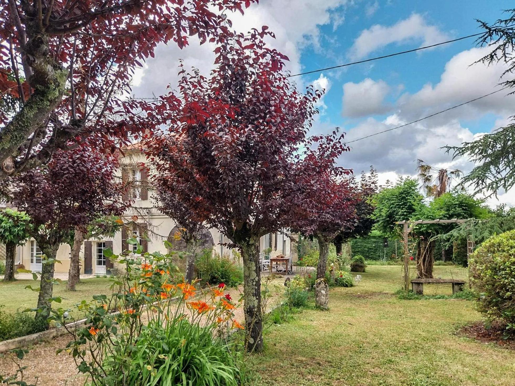 Petit Est - Eco In Large Private Garden Near Saint-emilion