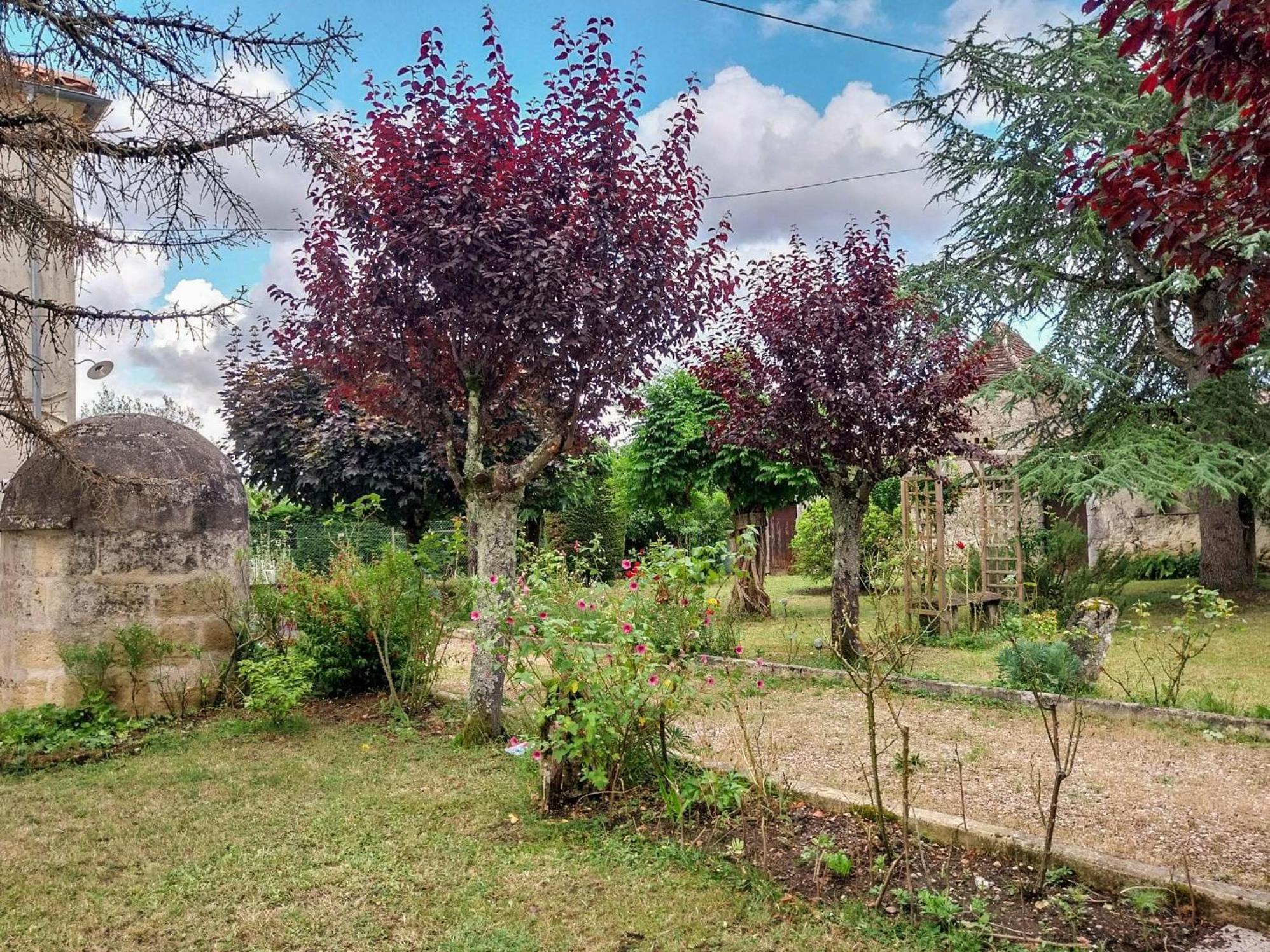 Petit Est - Eco In Large Private Garden Near Saint-emilion Blasimon