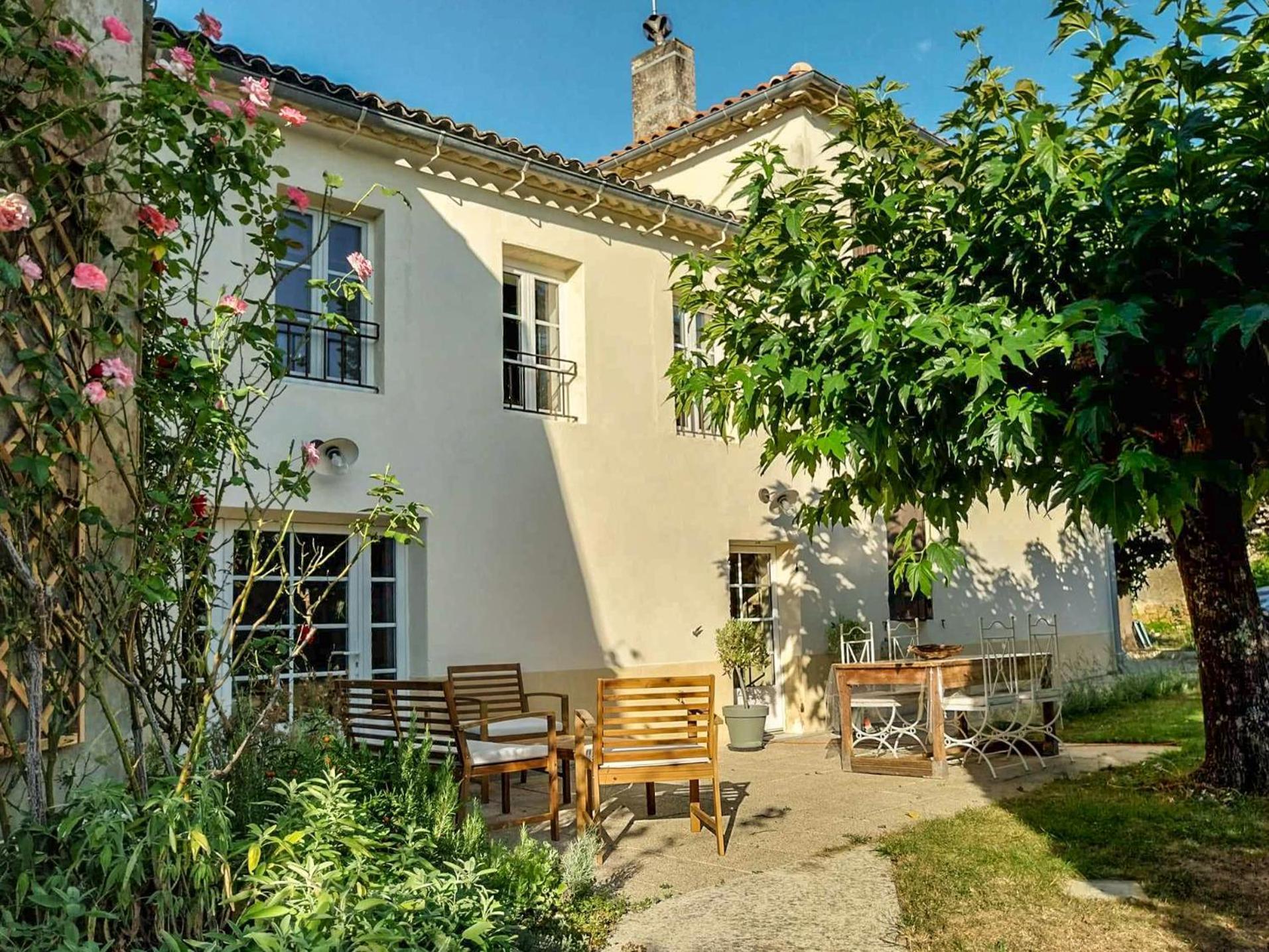 Petit Est - Eco In Large Private Garden Near Saint-emilion Holiday home