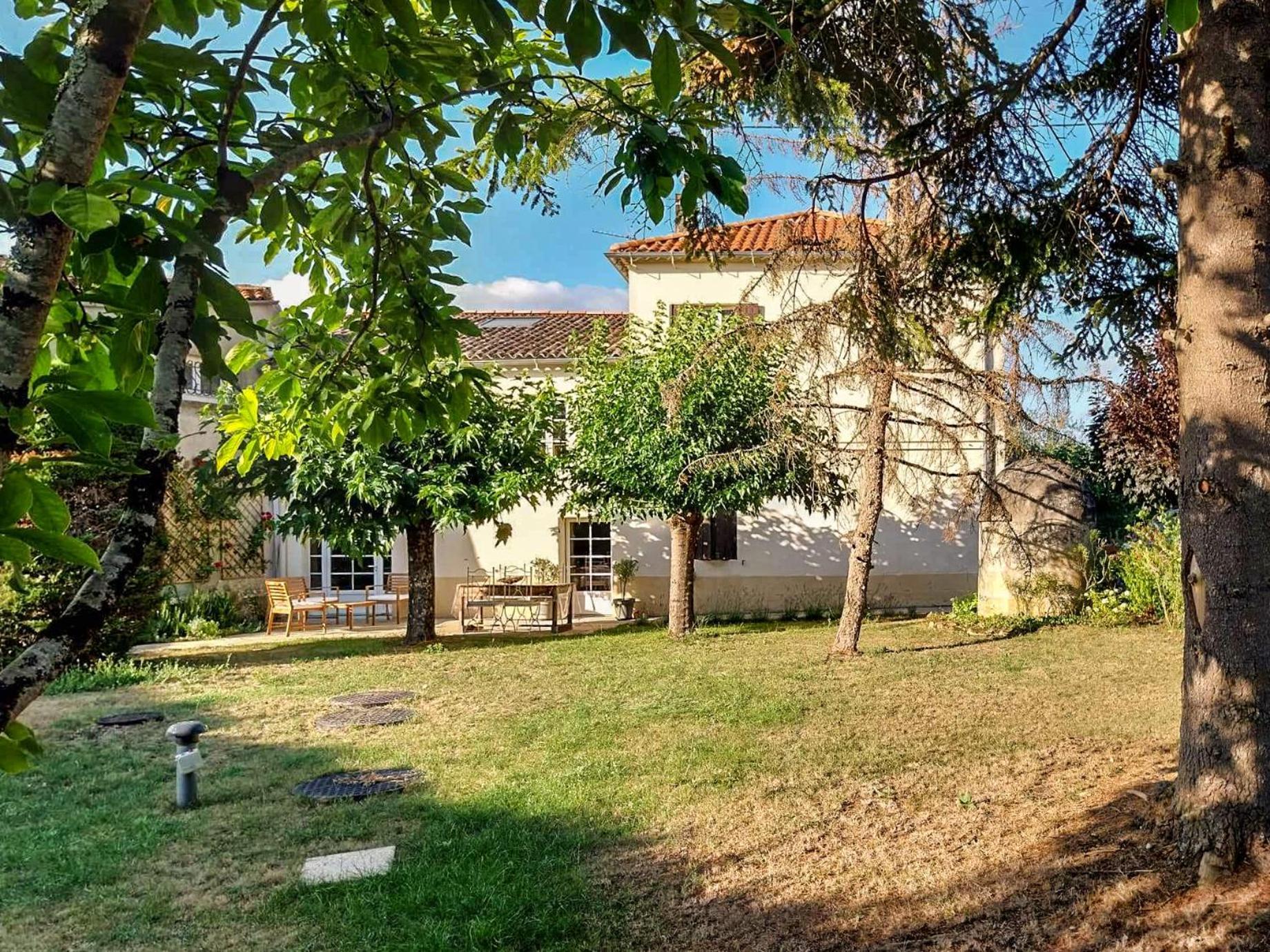 Petit Est - Eco In Large Private Garden Near Saint-emilion * Blasimon