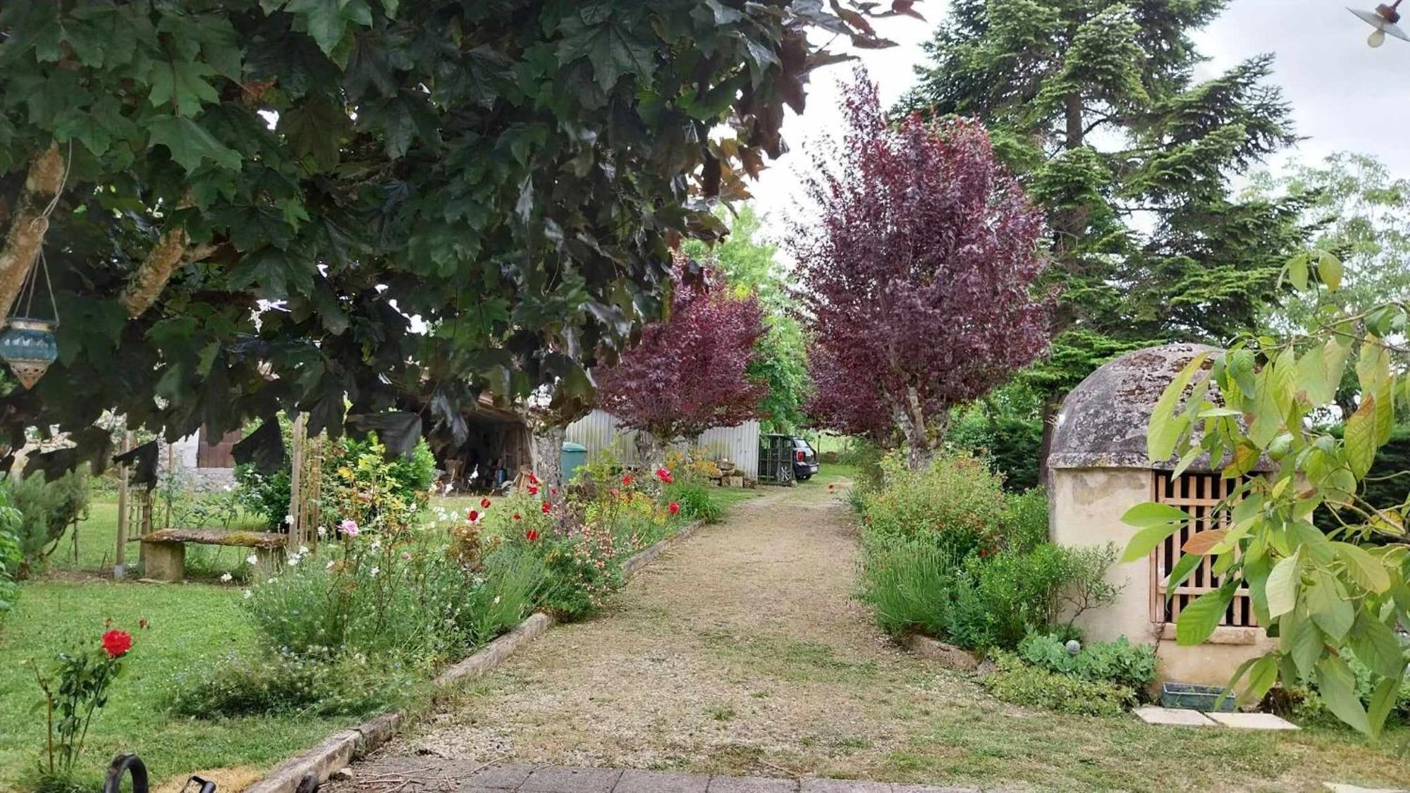 Petit Est - Eco In Large Private Garden Near Saint-emilion *